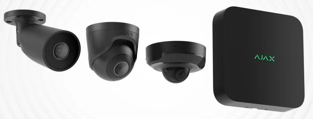 roductoverzicht van zwarte Ajax beveiligingscamera's, inclusief de BulletCam, TurretCam en DomeCam met de Ajax NVR videorecorder voor professionele camerabewaking, geïnstalleerd door Kristof Devalckenaere.