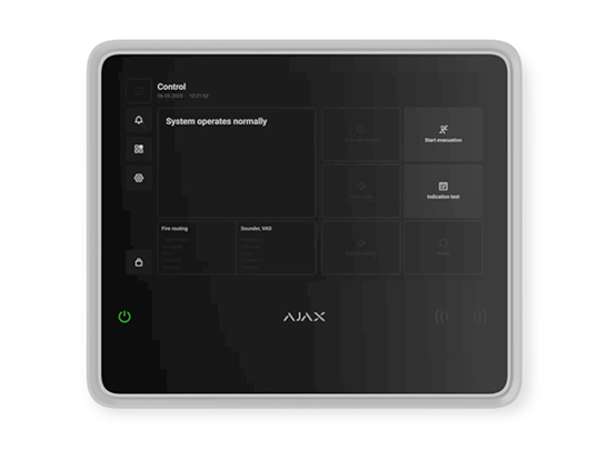 Vooraanzicht van een wit Ajax KeyPad TouchScreen bedieningspaneel met een digitale interface voor het beheer van inbraakbeveiliging en branddetectie, geïnstalleerd door Kristof Devalckenaere.